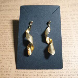 Gold Tone Twisted Spiral Drop Earrings Textured Design Women Vintage Fashion
